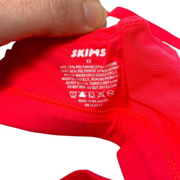 SKIMS Fits Everybody Crossover Bralette Ultra Pink Size XS NWT $34 MSRP - Picture 3 of 4